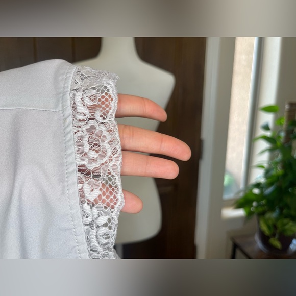 White House, Black market blouse - Picture 4 of 5